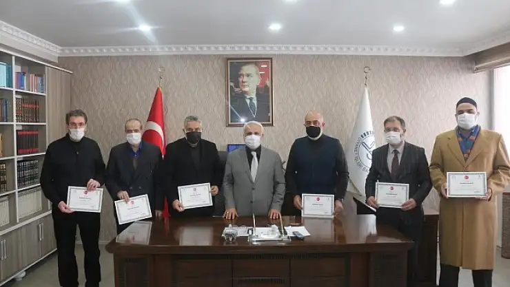 Tandoğan Topçu TDV Ağrı Şubesi vakıf üyelerine 'Teşekkür Belgesi' Takdim Etti