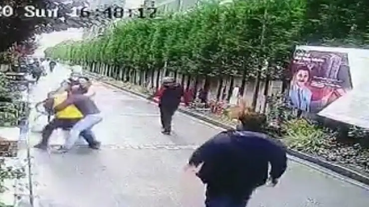 Boksörüm Diyerek İnsanlara Saldırdı