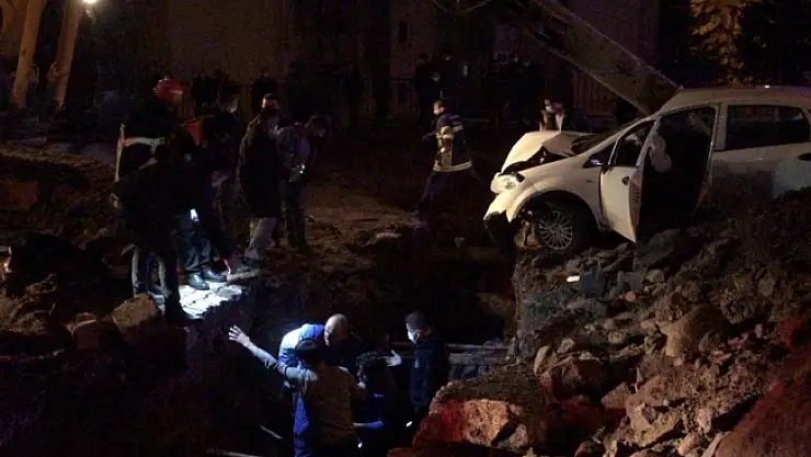 Üzerine Otomobil Düşen Belediye Çalışanı Hayatını Kaybetti
