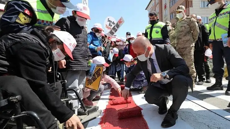 Vali Varol Yayalar Kırmızı Çizgimiz Sloganıyla Kırmızı Çizgiyi Çekti