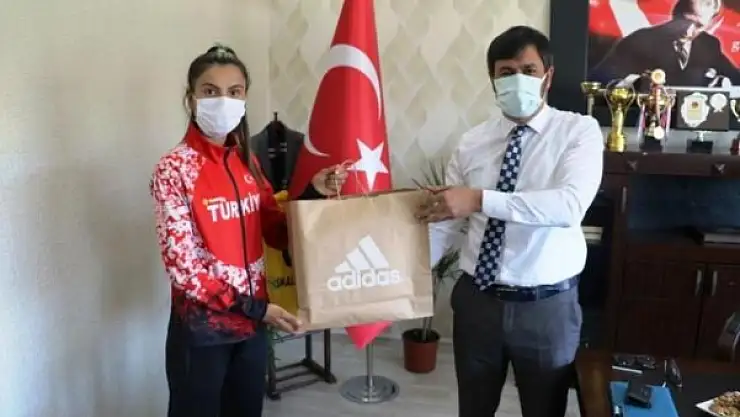 Ağrı spor İl Müdürü Çalgan, başarılı sporcuları tebrik etti