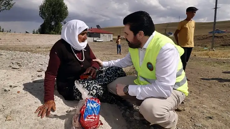 Ağrı Belediye Başkanı Savcı Sayan, Kurban Eti Dağıttı