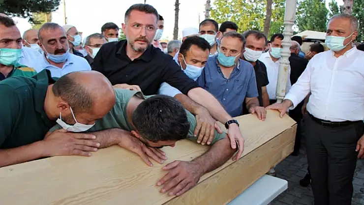 Derinöz Baraj Gölü'nde boğulan 5 kişi defnedildi