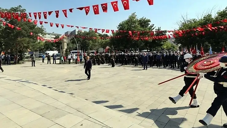 Ağrı'da Zafer Bayramı kutlandı