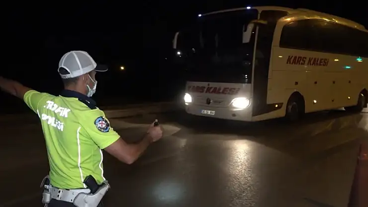 Polis 43 ilde otobüs denetimi yaptı