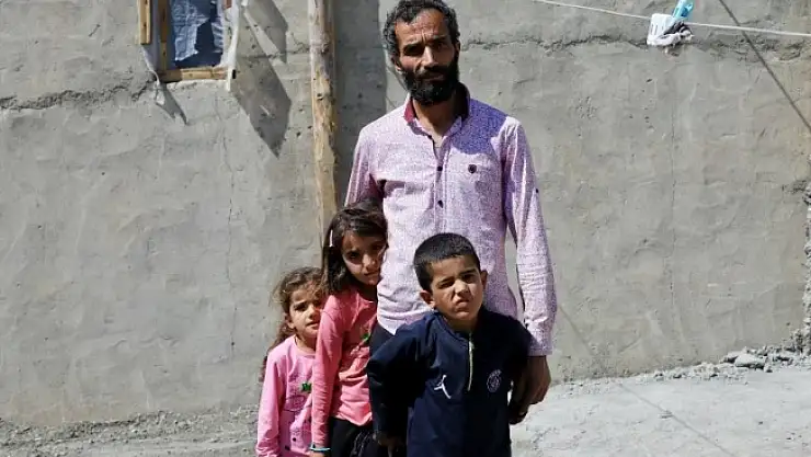 Ağrı'da Çocuklarına Hem Annelik Hem De Babalık Yapıyor