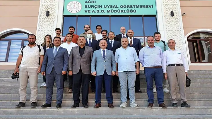 Ağrı Valisi, yerel basınla bir araya geldi