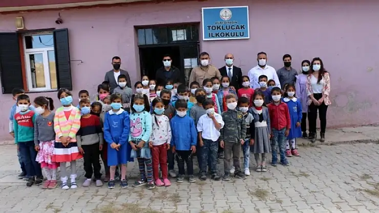 Diyadin Kaymakamı, öğretmen ve öğrenciler ile bir araya geldi