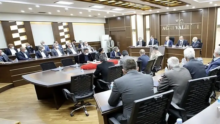 Vali Varol, muhtarlarla toplantı yaptı