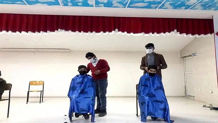 Diyadin'de 'Tıraşsız Çocuk Kalmasın' Kampanyası