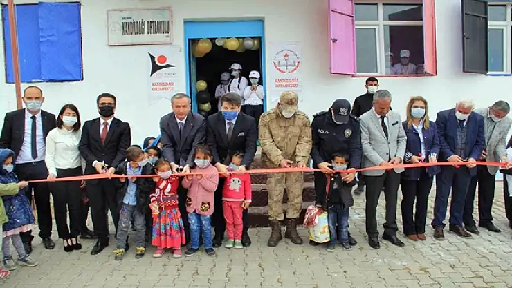 Hamur'da TÜBİTAK 4006 Bilim Fuarı açıldı