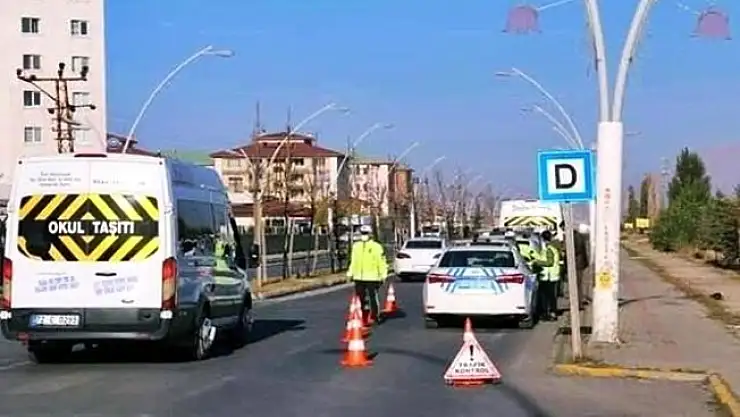 Ağrı'da Sürücülere Ceza Uygulandı!