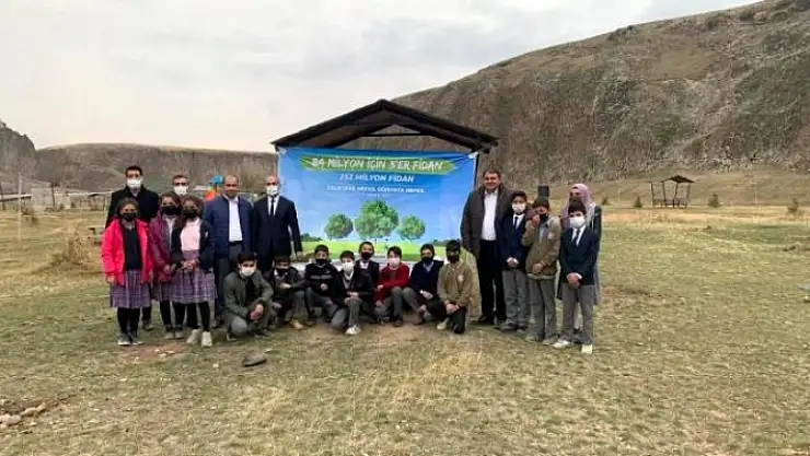 Diyadin'de fidanlar toprakla buluştu