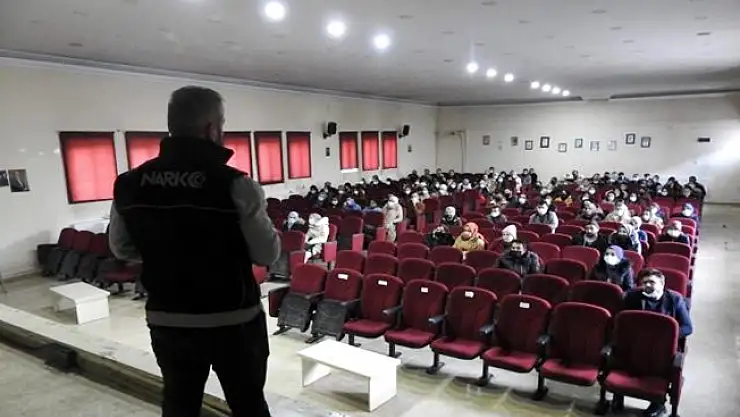 Doğubayazıt'ta Öğretmenlere NarkoRehber Semineri Verildi