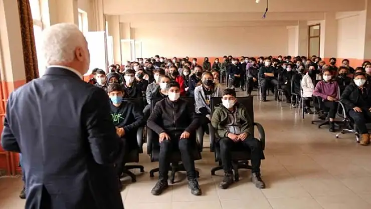 Ağrı'da 'Şiddet insanlık ayıbıdır' Konferansı Düzenlendi