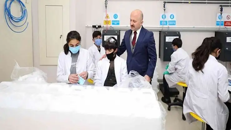 Ağrı Valisi TOBB Mesleki ve Teknik Anadolu Lisesini ziyaret etti