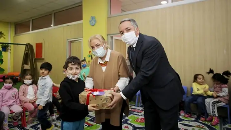 AİÇÜ Rektörü, anaokulu öğrencileriyle bir araya geldi