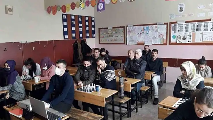 Ağrı'da öğretmenlere yönelik satranç eğitimi kursu açıldı