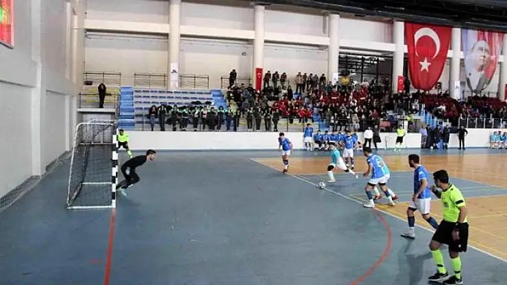 Ağrı'da ÜNİLİG salon futbolu müsabakaları başladı