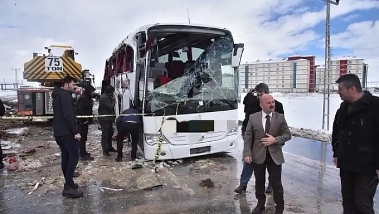 Ağrı Valisi, Kaza Yerinde İncelemelerde Bulundu