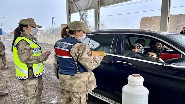 Hamur'da Kadın Jandarma Personelleri, Kadınlar Günü'nü Kutladı