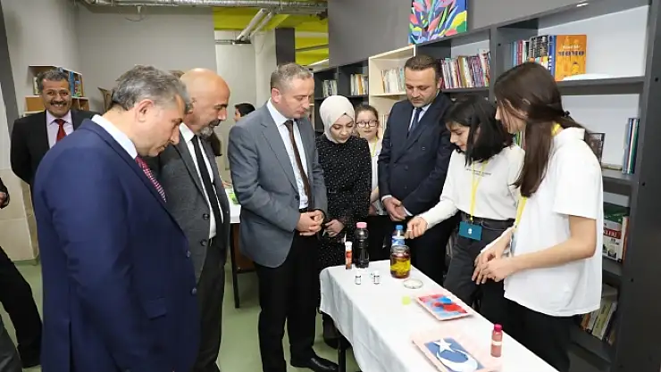 Ağrı'da TÜBİTAK 4006 Bilim Fuarı açıldı