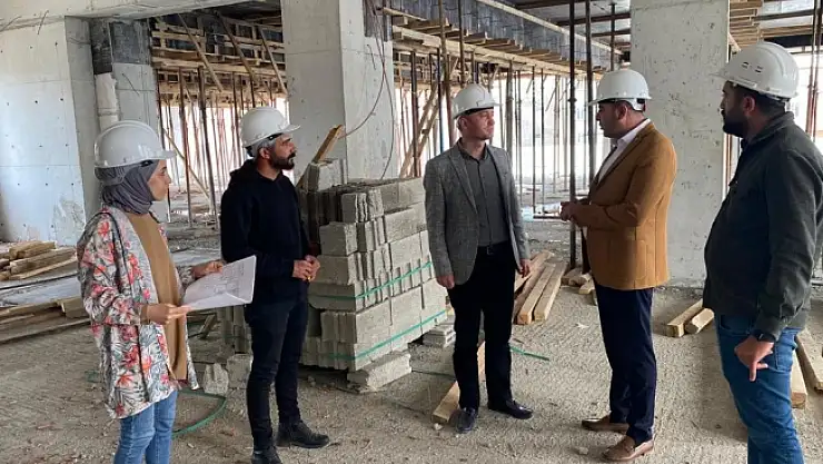 Ağrı Milli Eğitim Müdürü Doğubayazıt'ta Fen Lisesi inşaatında incelemelerde bulundu