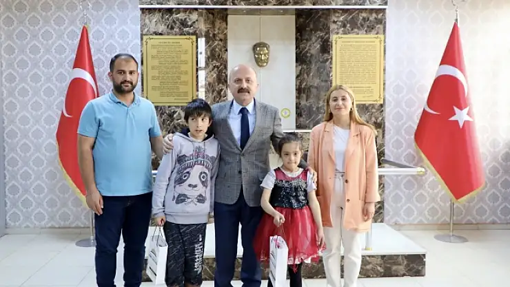 Ağrı Valisi, Özel Eğitim Uygulama Okulunu Ziyaret Etti