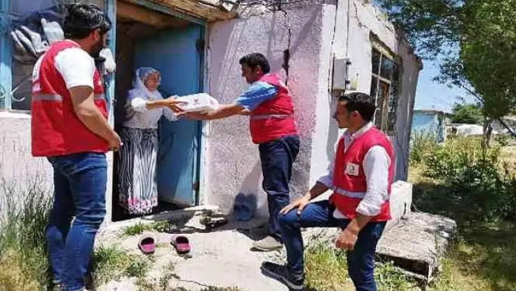 Ağrı'da Kızılay kurban etlerini ailelere ulaştırdı