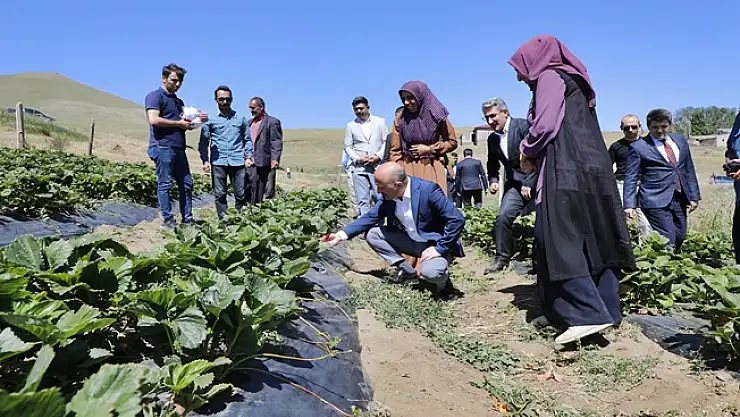 Ağrı Valisi, Hamur İlçesinde Kadın Kooperatifi'ni Ziyaret Etti