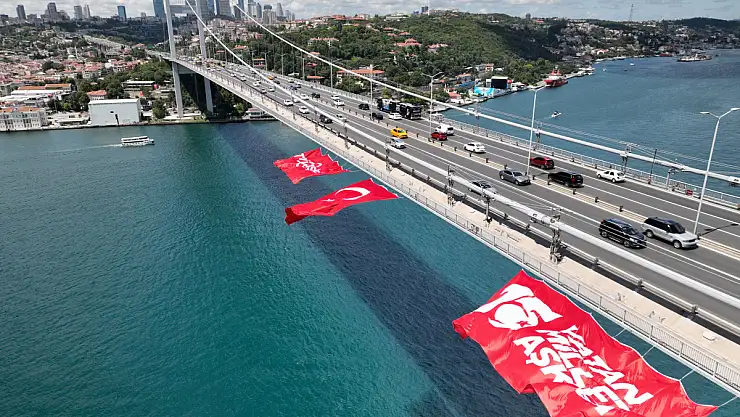 İşte Dev Türk Bayrağı Görüntüsü
