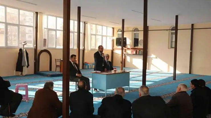Doğubayazıt'ta umreye gidecek vatandaşlara seminer düzenlendi