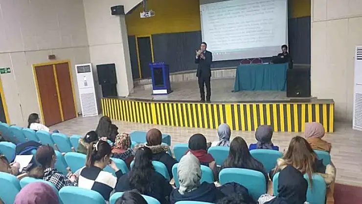 Ağrı'da aday öğretmenlere 'Uyum Eğitimi' semineri