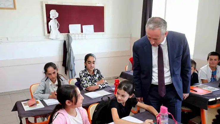 Ağrı Milli Eğitim Müdürü Kökrek, Tezeren'deki okulu inceledi