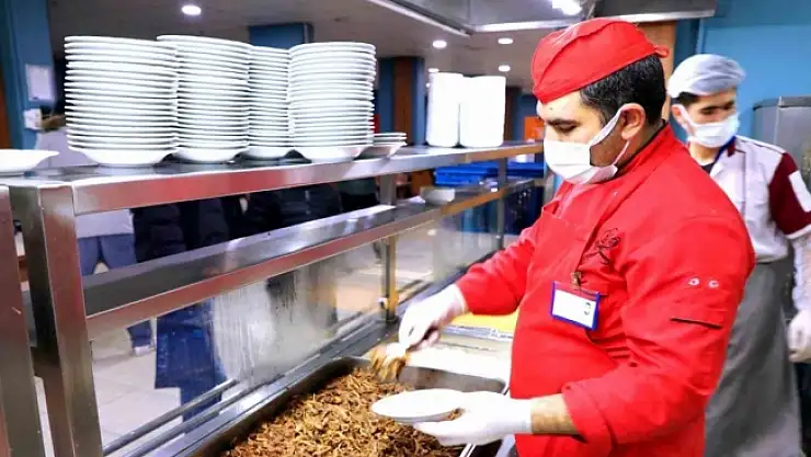 'Ağrı yaprak döneri' gençler için sofradaki yerini aldı