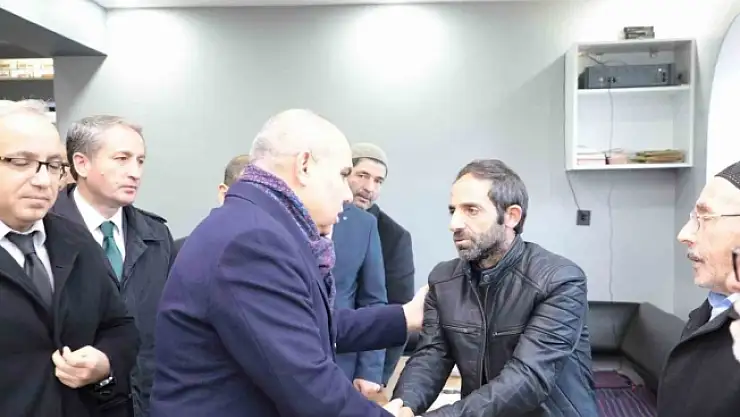 Servis minibüsü ile kamyonet çarpıştı: Lise öğrencisi hayatını kaybetti