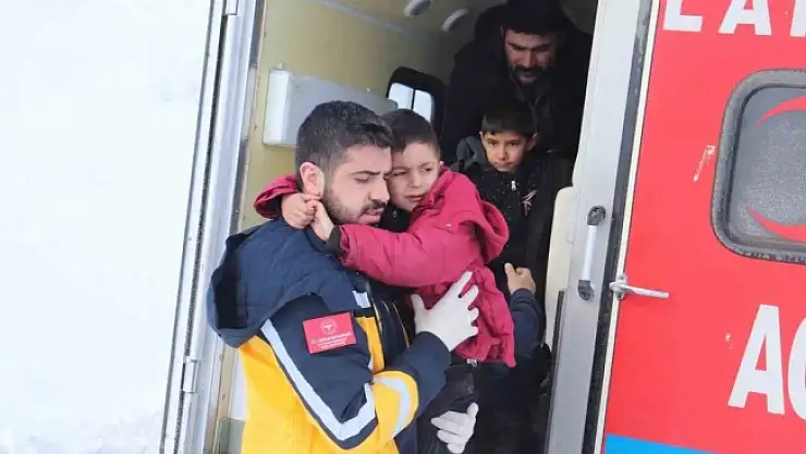 Ağrı'da 4 kardeşin yardımına paletli ambulans yetişti