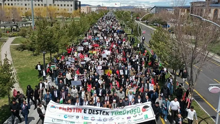 AİÇÜ'de Filistin'e destek yürüyüşü