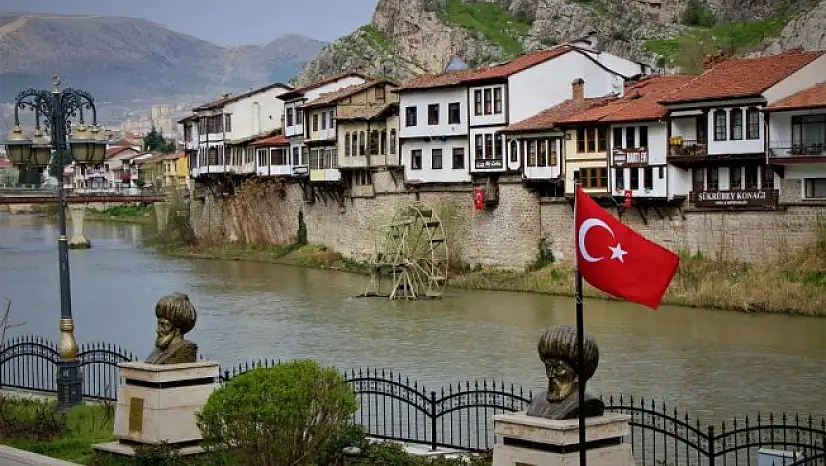 200 yıllık konaklar 2 bin yıllık surların üstünde