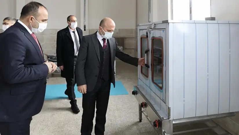 Vali Varol&nbspYemekhanede İncelemelerde Bulundu