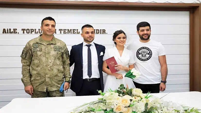 Uzman Çavuşun Nikah Şahidi Komutanı Oldu