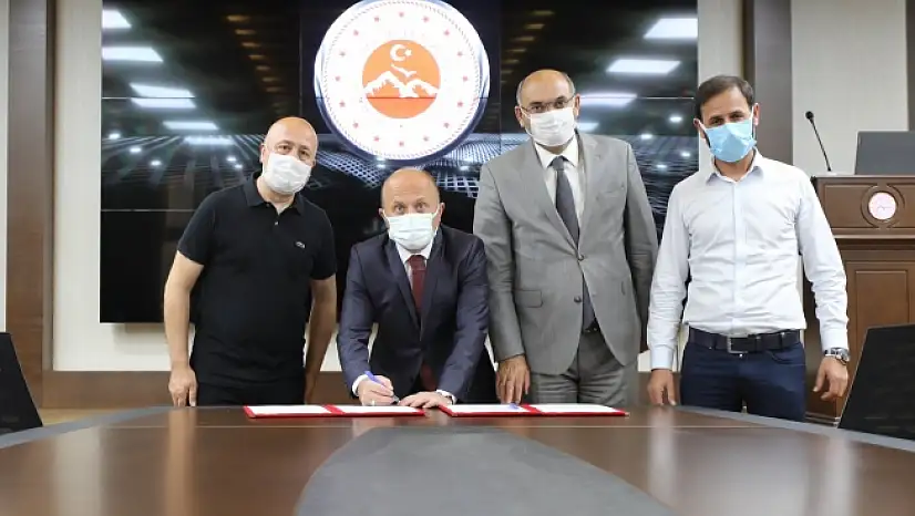 Ağrı'da yeni tekstil yatırımı için imzalar atıldı
