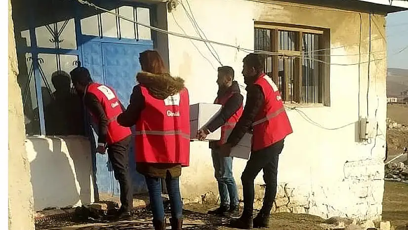 Diyadin'de Kızılay 314 aileye gıda ve kıyafet yardımı yaptı