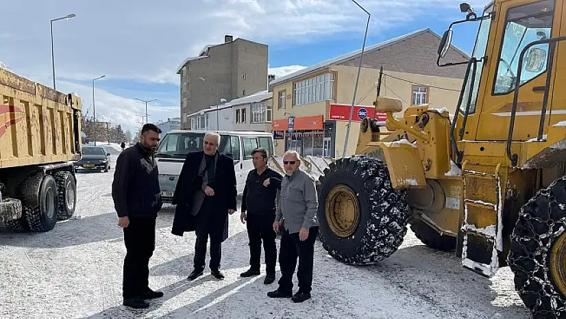 Eleşkirt'te kar temizleme çalışması devam ediyor