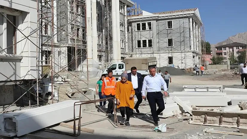 Ağrı Milli Eğitim Müdürü Kökrek, Doğubayazıt'taki okul inşaatlarını denetledi