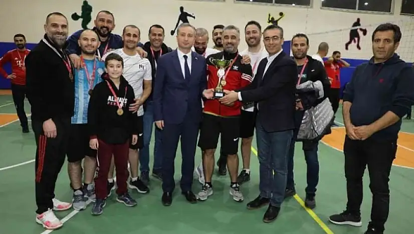 Ağrı'da öğretmenler arası spor turnuvaları tamamlandı