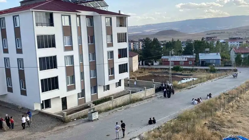 4'üncü kattan düşen çocuk hayatını kaybetti