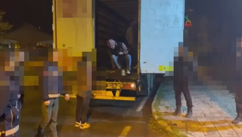 Ağrı'da Afgan uyruklu 80 düzensiz göçmen yakalandı