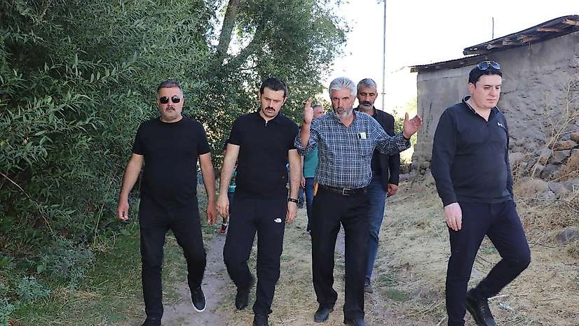 Tutak'ta İsaabat Köyü Ziyareti: Başkan Fevzi Sayan Vatandaşların Taleplerini Dinledi