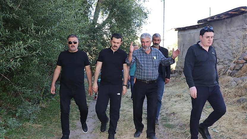 Tutak'ta İsaabat Köyü Ziyareti: Başkan Fevzi Sayan Vatandaşların Taleplerini Dinledi